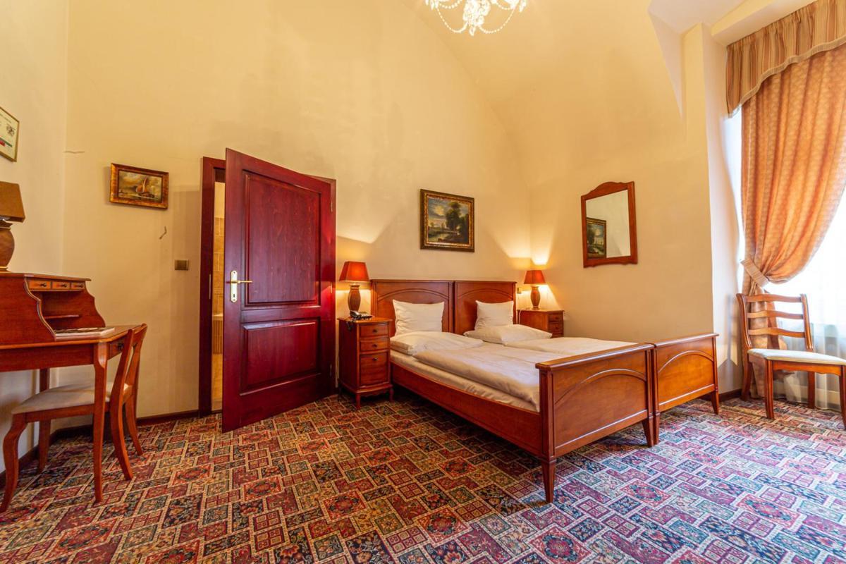 Chateau Zbiroh Buitenkant foto