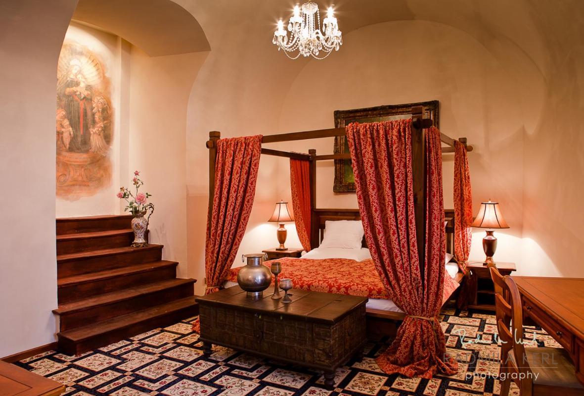 Chateau Zbiroh Buitenkant foto