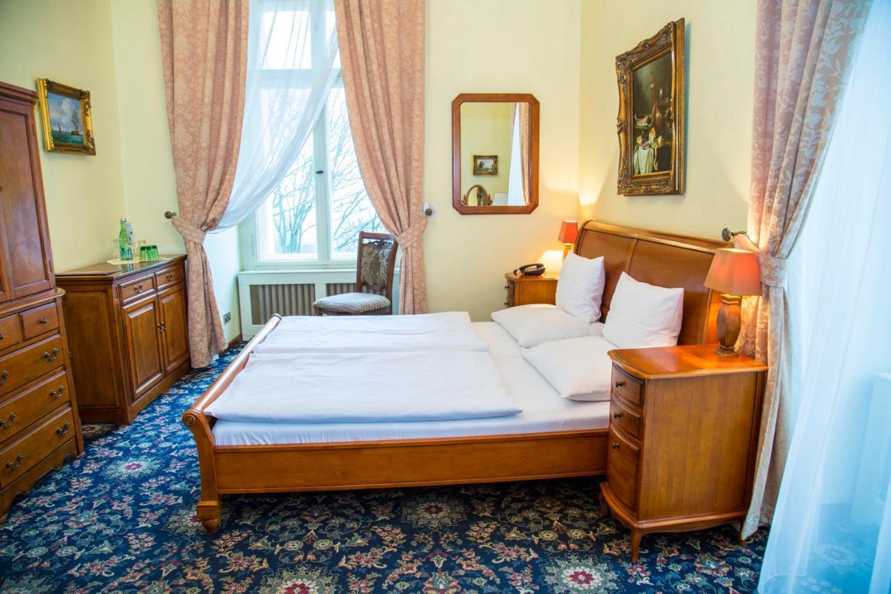 Chateau Zbiroh Buitenkant foto