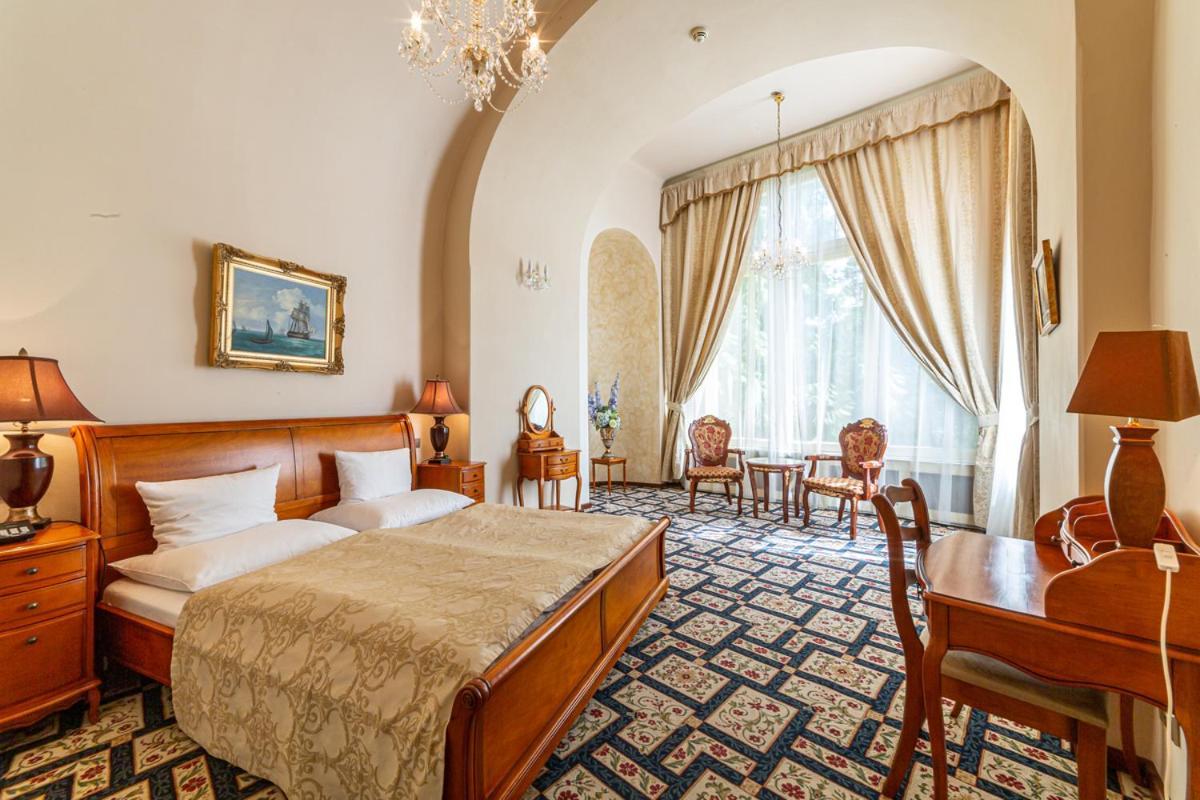Chateau Zbiroh Buitenkant foto