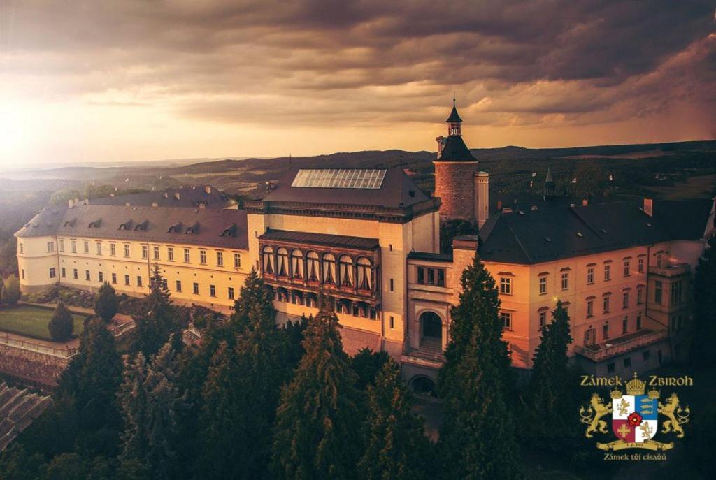 Chateau Zbiroh Buitenkant foto